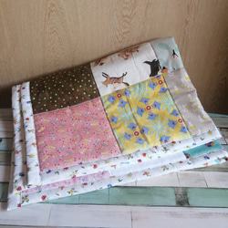 作家様　パッチワークブランケット 小花のブランケット - パッチワーク・ウェンディーズ