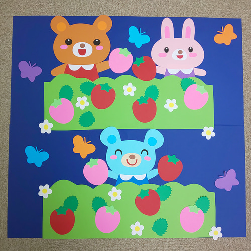 【壁面飾り】いちご摘み楽しいな いちご摘み 保育園・幼稚園・児童館などの壁面飾り その他アート わ