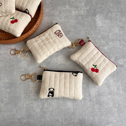 ヌビ刺繍☆ふんわりキルトのキーホルダー付きフラットポーチ【3