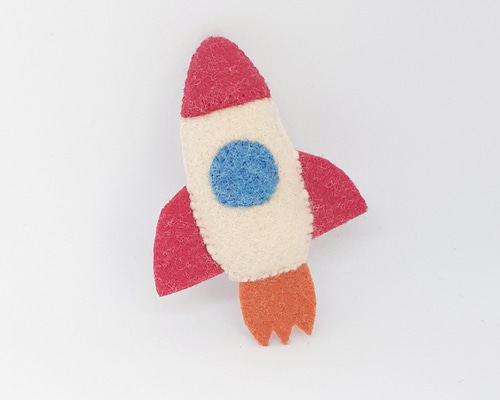 フェルトマスコット 刺繍 ブローチ ロケット ブローチ おぢ 通販