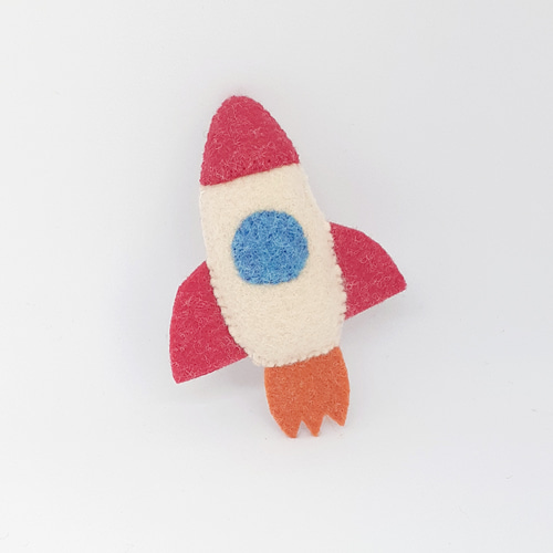 フェルトマスコット 刺繍 ブローチ ロケット ブローチ おぢ 通販