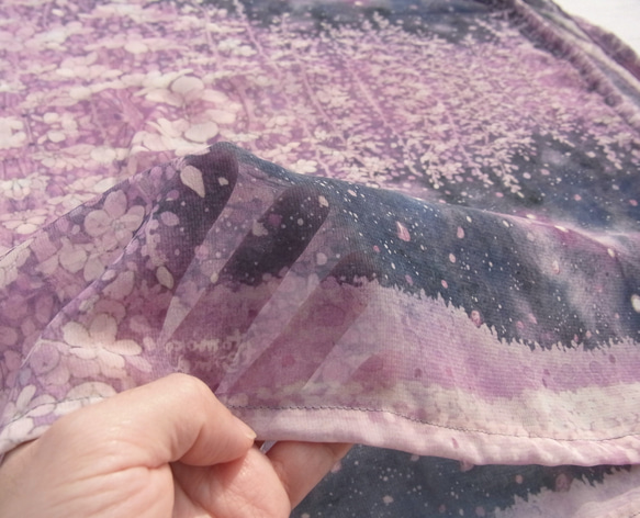 【剩餘1件】雪紡水彩披肩～斯皮卡的夜櫻花靛藍～ 第11張的照片