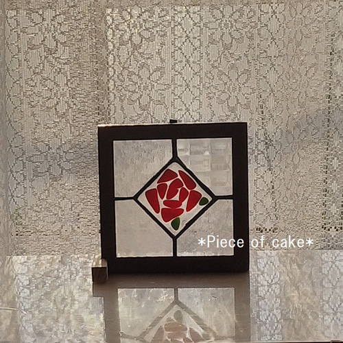 ステンドグラス 虹がかかった山とかわいいお家のパネル(フュージング