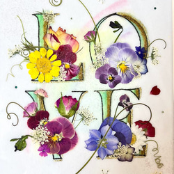 愛があふれる「ラブ」の文字をお花で飾ったアート押し花額03 6枚目の画像