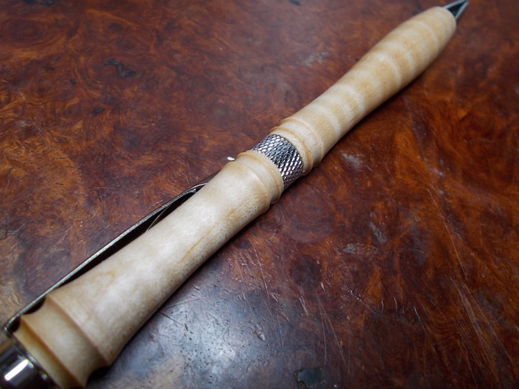 ストラディバリウスのバイオリンの木　シカモア縮杢のジュースアップ、フリクション太軸リフィルのボールペン　手作り一品物！　 11枚目の画像