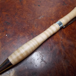 ストラディバリウスのバイオリンの木　シカモア縮杢のジュースアップ、フリクション太軸リフィルのボールペン　手作り一品物！　 3枚目の画像