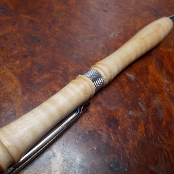 ストラディバリウスのバイオリンの木　シカモア縮杢のジュースアップ、フリクション太軸リフィルのボールペン　手作り一品物！　 12枚目の画像