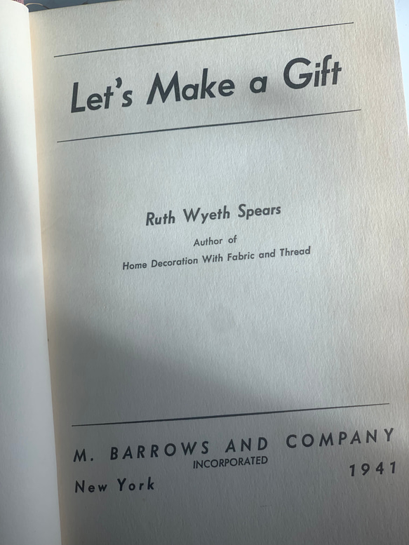 First Edition 40s 洋書【Let’s Make a Gift by Ruth Wyeth Spears】 5枚目の画像