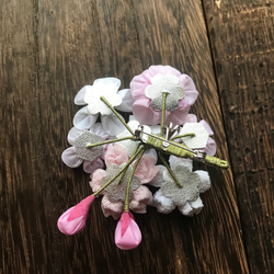 つまみ細工　春待ち桜のコサージュ3 3枚目の画像
