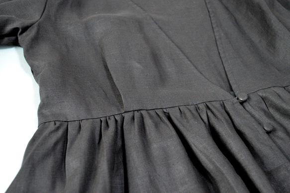 リネン100%クルミ釦付き大人可愛い長袖羽織るワンピース♪ 6枚目の画像