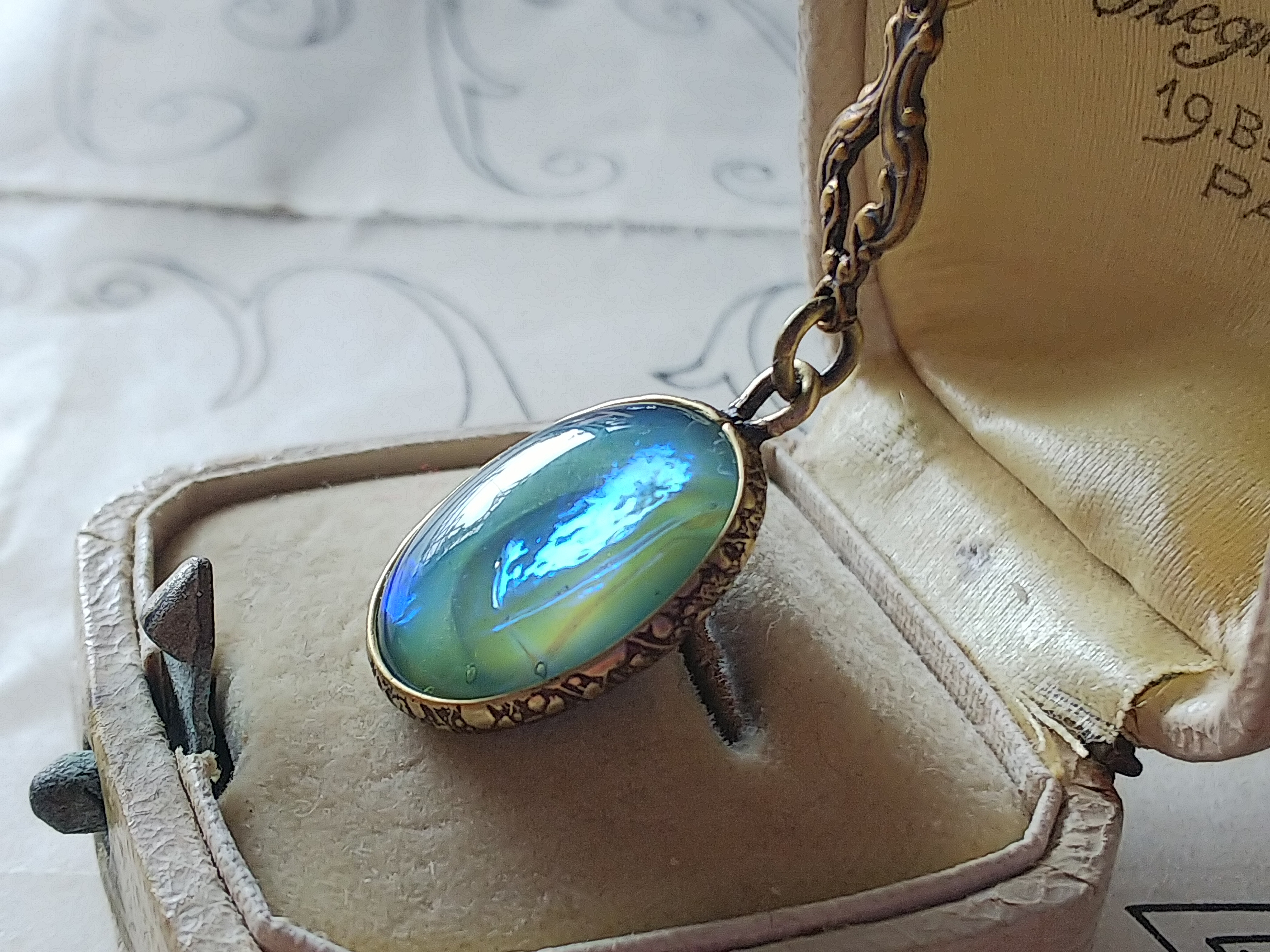 ヴィンテージ　Creamy-くすんだGreen ドラゴンズブレス　クラシカルネックレス