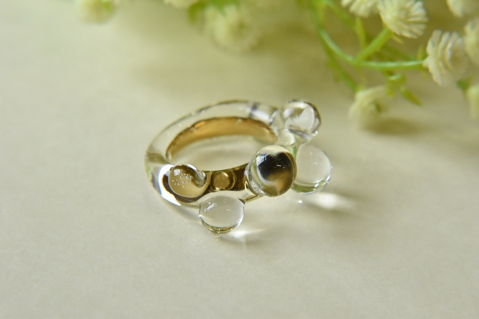 ボリューミーなガラスの粒々付きリング♪人差し指にぴったり♡とろんとした粒が可愛いとろりんタイプ♡クリアーor金彩付き