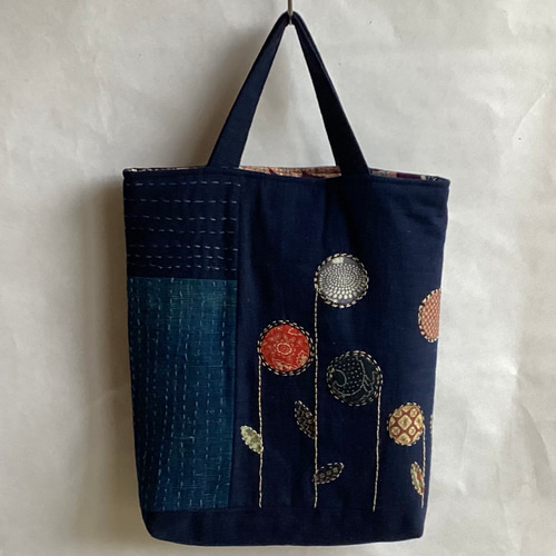 藍に花柄 刺し子入りトートバッグ トートバッグ ひだまり 通販