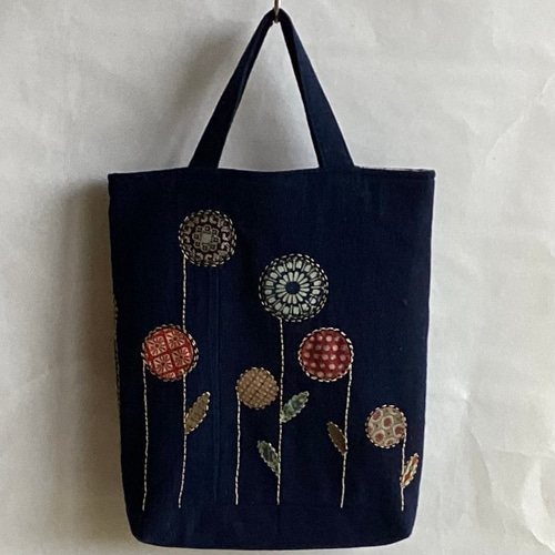 藍に花柄 刺し子入りトートバッグ トートバッグ ひだまり 通販
