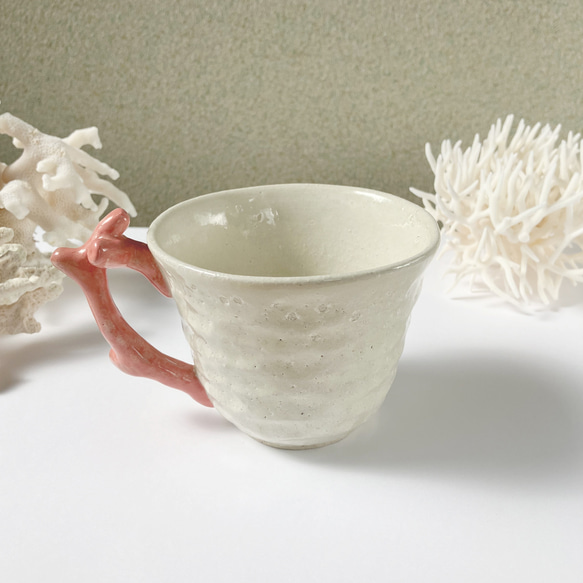 陶器のマグカップ【砂浜とサンゴ】 3枚目の画像