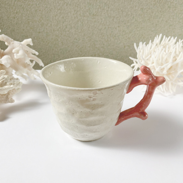 陶器のマグカップ【砂浜とサンゴ】 1枚目の画像