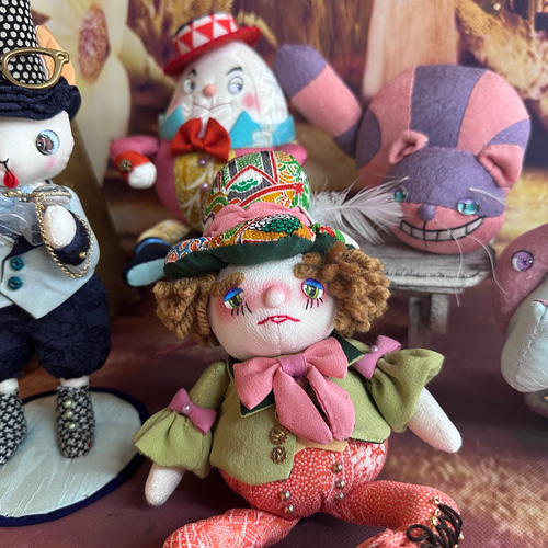 不思議の国のアリス♥️ハットうさぎのティータイム 白うさぎ｜『アリス・イン・ワンダーランド』｜ディズニー公式