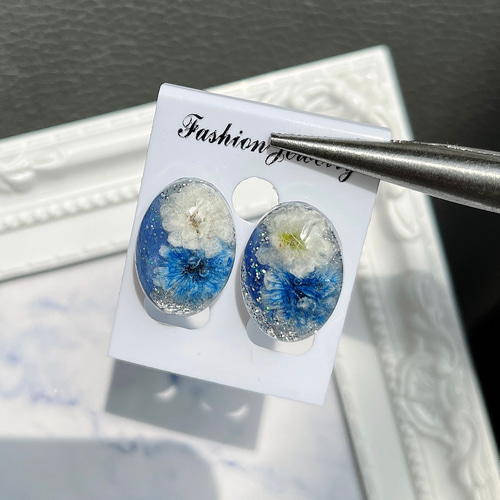 深海に咲くかすみ草 ハンドメイド ピアス 春 1粒 上品 綺麗 大人可愛い  