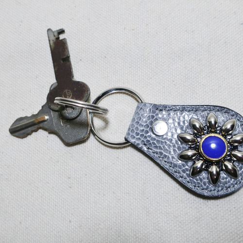 スタッズキーホルダー オーストレッグ キーリング 手縫い レザー