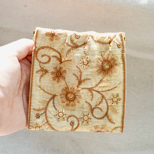 楽天市場】リング付ポーチ 【 インド刺繍 02 × シュリンクレザー
