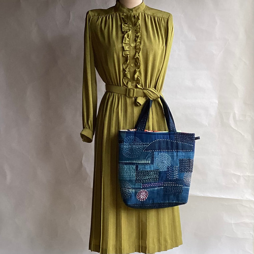 藍染め地に 刺し子のトートバッグ トートバッグ ひだまり 通販