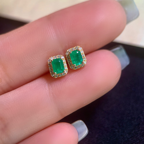 天然ダイヤモンド付きエメラルドピアスk18 ピアス(スタッド・一 天然ダイヤモンド付きエメラルドピアスk18 ピアス(スタッド・一