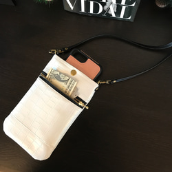 スマホショルダー スマホポシェット スマホポーチ ポケット付 型押しクロコ柄  レザー 1枚目の画像