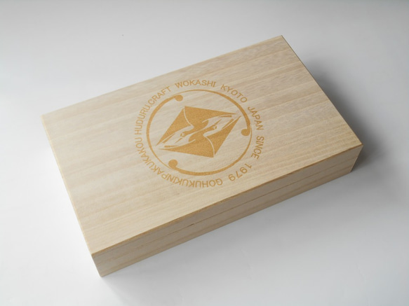 金彩工芸　家紋菱　金仕上げ　本牛革茶色×金糸織紫苑色帯地製　「本革製道中財布」 をかし 商標登録　をかし