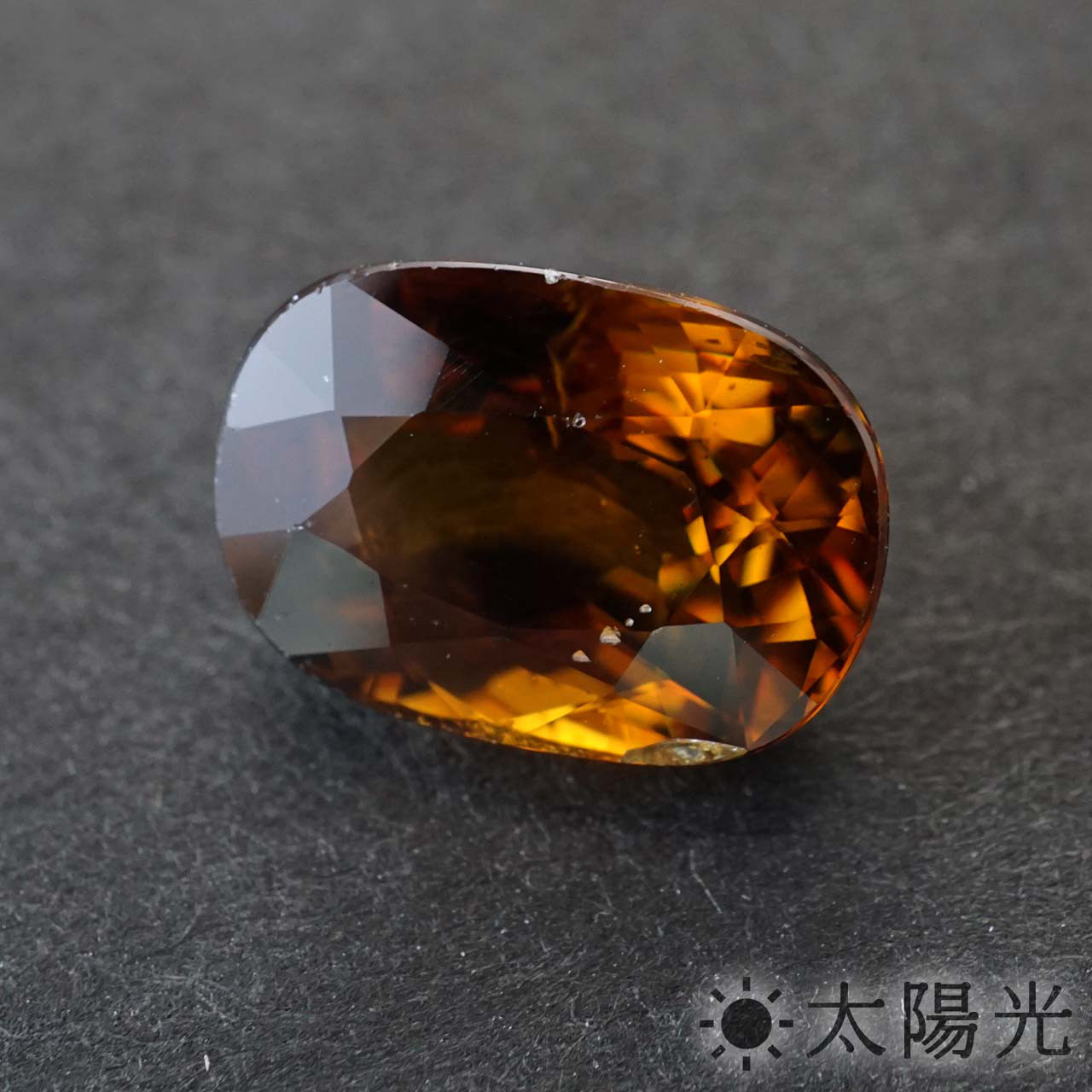 スフェーン　ルース　オーバル　約10 × 7 mm
