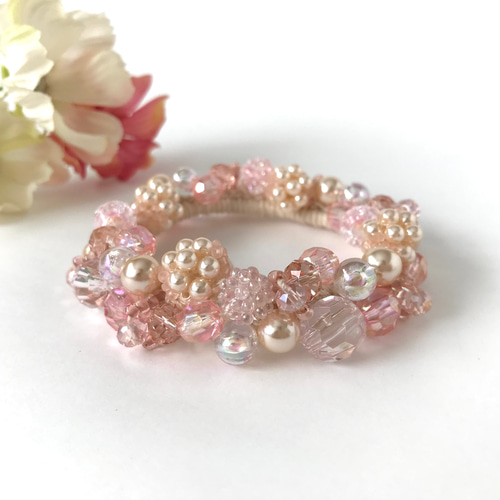 シュシュ  ヘアゴム  ビーズ  カラフル 桜色 の ビーズボール ビジュー クロッシェ シュシュ ピンク ヘアゴム