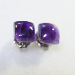 紫水晶耳釘（6 毫米方形鈦柱） 第2張的照片