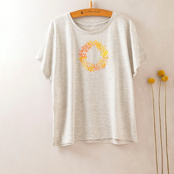 SALE★送料無料　型染めTシャツ / 花かんむり・ミモザ 1枚目の画像