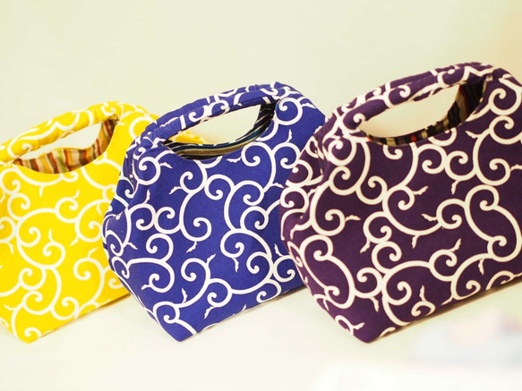 【かおる様オーダー品】唐草和柄のニューム口金バッグ（紫×白） 2枚目の画像