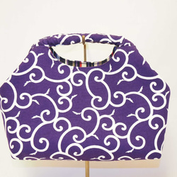 【かおる様オーダー品】唐草和柄のニューム口金バッグ（紫×白） 1枚目の画像