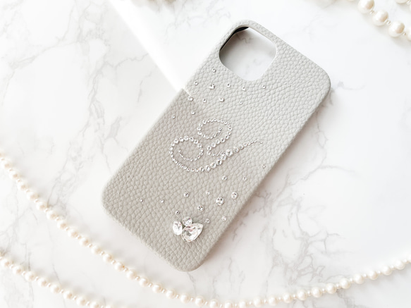 スワロフスキー☆デコカバー Phone16,15,14他イニシャルビジュースワロフスキーデコレーション