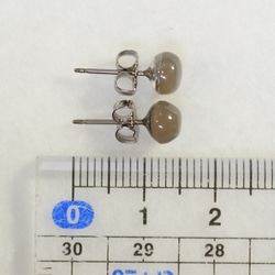 （1 件）灰色月長石耳釘（6 毫米，鈦柱） 第5張的照片