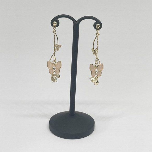 ハンドメイドピアス 花蝶の舞（イヤリング変更可） ピアス（スタッド