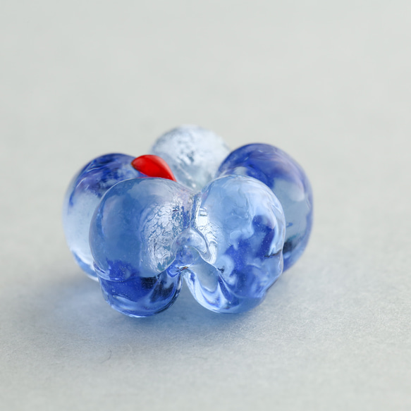 【4つ】ガラスビーズ　フラワー　花　ランプワーク　スカイブルー　水色　ブルー　青 3枚目の画像