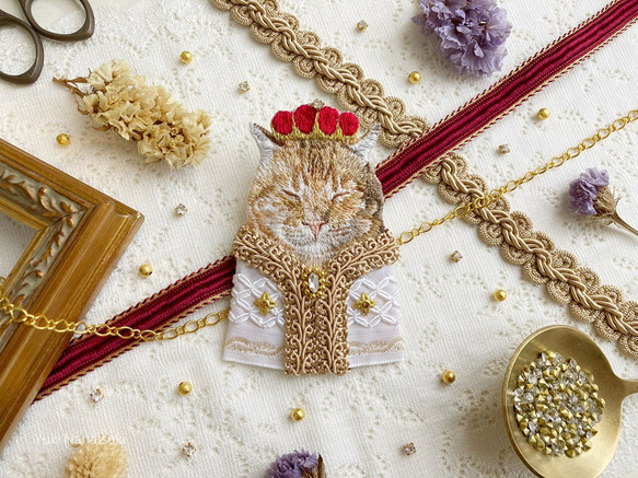 高貴なお猫様刺繍ブローチ41 1枚目の画像