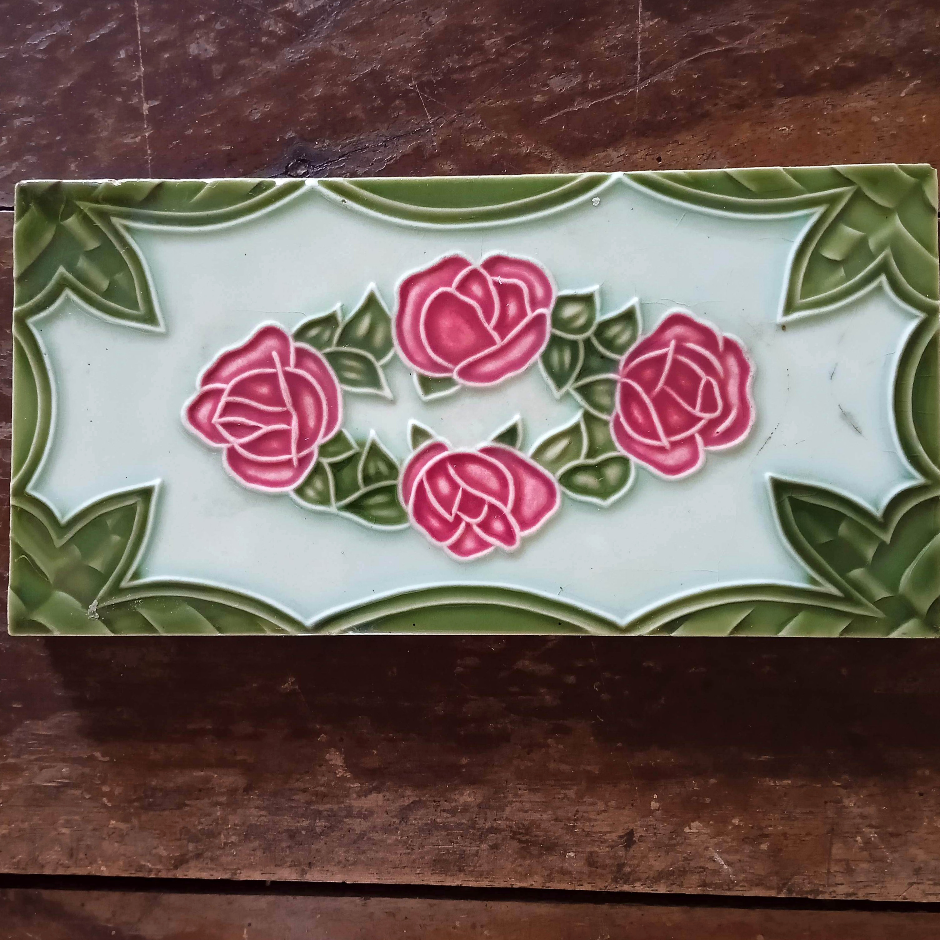 マジョリカタイル☆ 染付薔薇の花 日本製☆100年前に輸出＊明治～昭和初期
