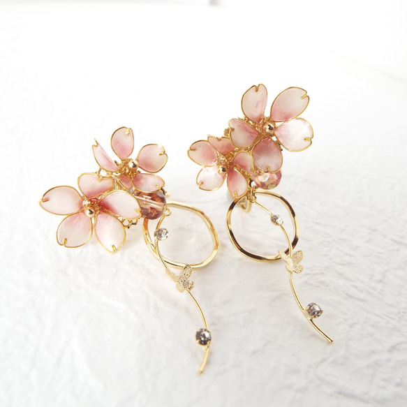 23】桜と蝶のマニキュアフラワーイヤーアクセサリー イヤリング