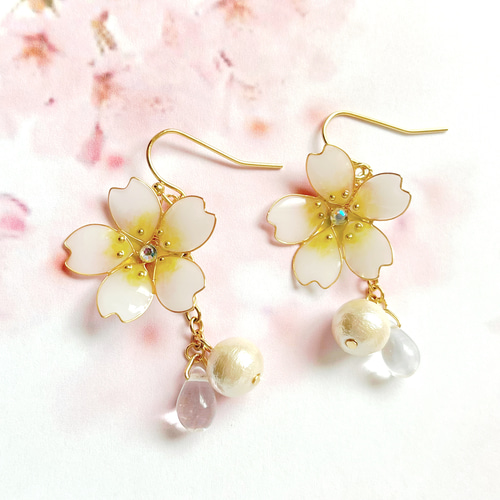 春 桜 ふんわり 白 揺れる ピアス イヤリング ピアス（フック 
