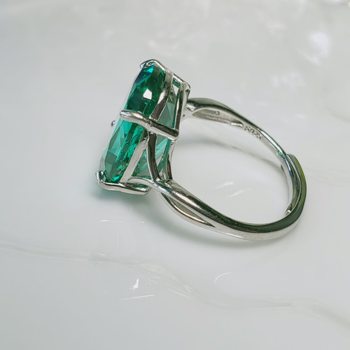 受注制作 奇跡の輝き 人工パライバトルマリン 12x16mm Antiqueリング 