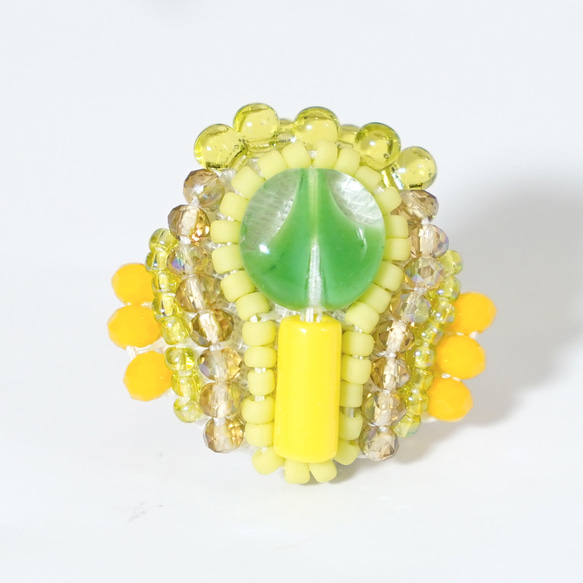 おしゃべりな指輪　56　フリーサイズ　ビーズ刺繍のリング　まる　グリーン　イエロー　カラフル　ビタミンカラー 4枚目の画像