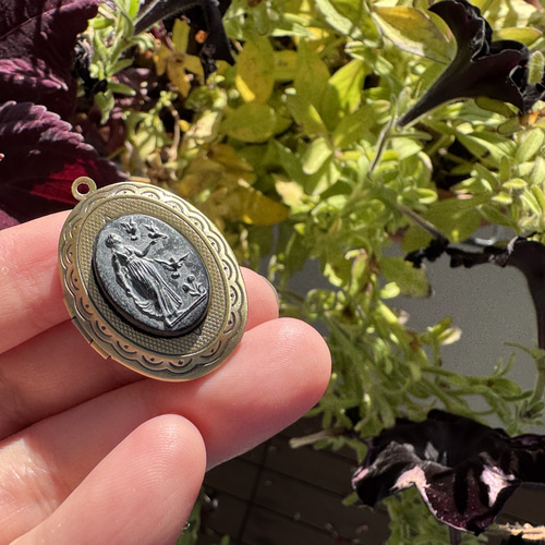 1930年代 ドイツアンティーク ニンフのカボション ロケットネックレス