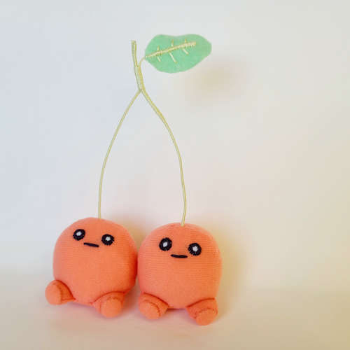 双子さくらんぼのぬいぐるみ ぬいぐるみ くろまるファクトリー