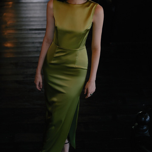 シンプルパーティドレス 演奏会 マスタードグリーン ドレス ウララ  