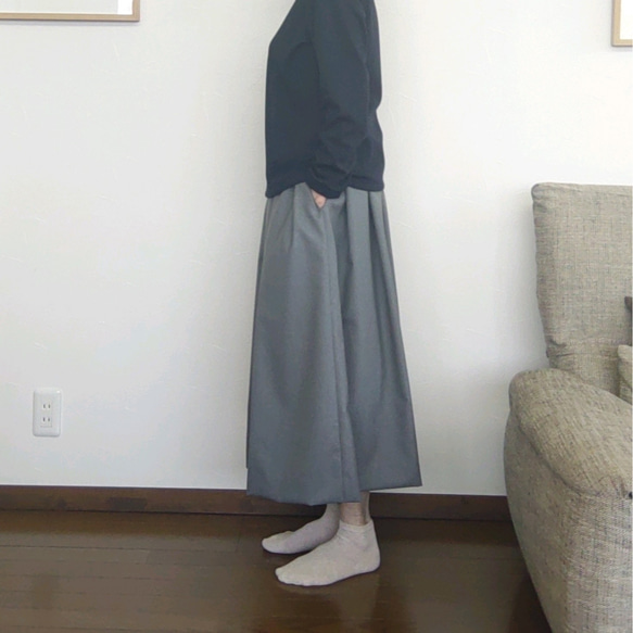 裏地付き　薄手ウールのタックギャザースカート　グレー 4枚目の画像