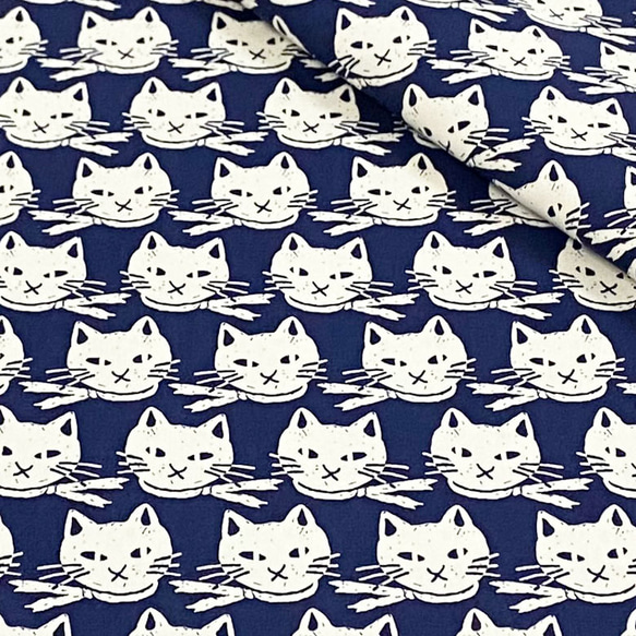 110×50 猫柄 生地 布 スカーフのねこさん 綿オックス ネイビー コットン100% 50cm単位販売 商用利用可 10枚目の画像