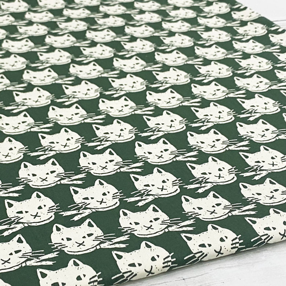 110×50 猫柄 生地 布 スカーフのねこさん 綿オックス グリーン コットン100% 50cm単位販売 商用利用可 1枚目の画像